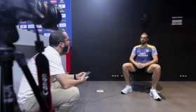 罗马队欧联夺冠后焕新精神，多纳鲁马展现自信风采